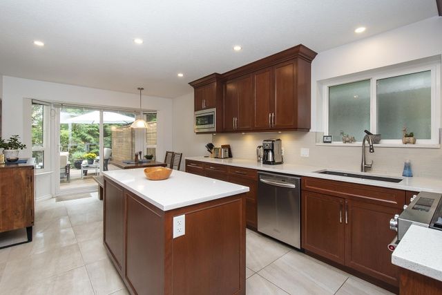 98573 at 3919 Frames Place, North Vancouver