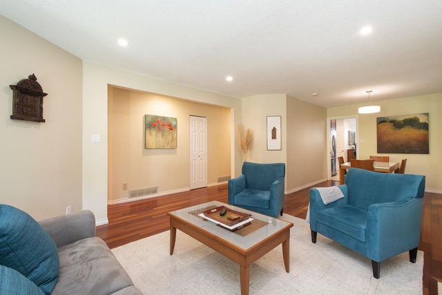 98581 at 3919 Frames Place, North Vancouver