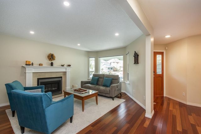 98589 at 3919 Frames Place, North Vancouver