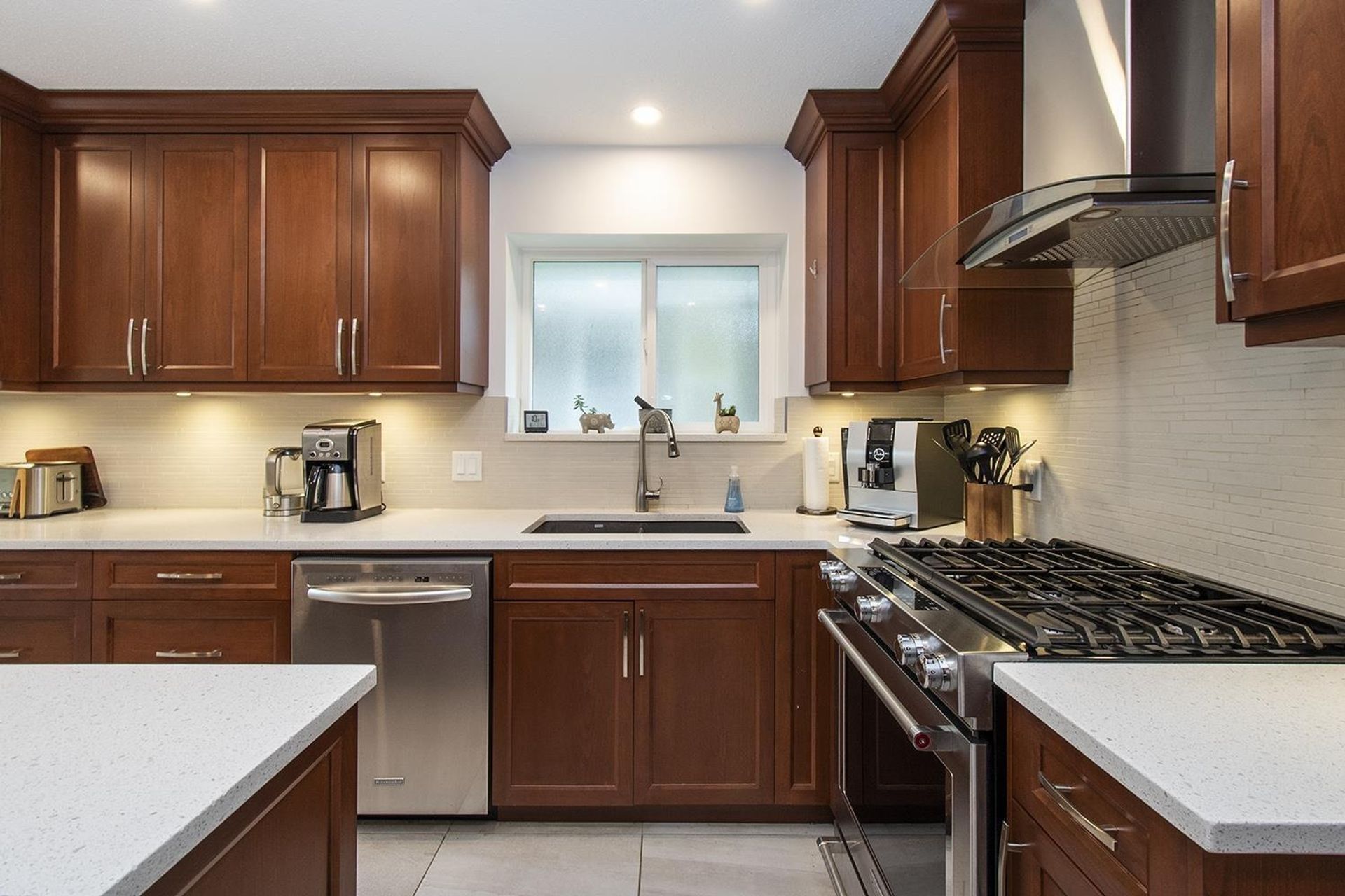 98569 at 3919 Frames Place, North Vancouver