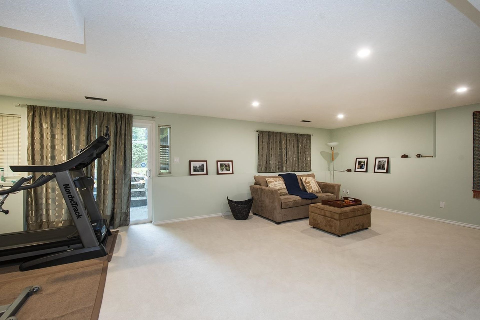 98621 at 3919 Frames Place, North Vancouver