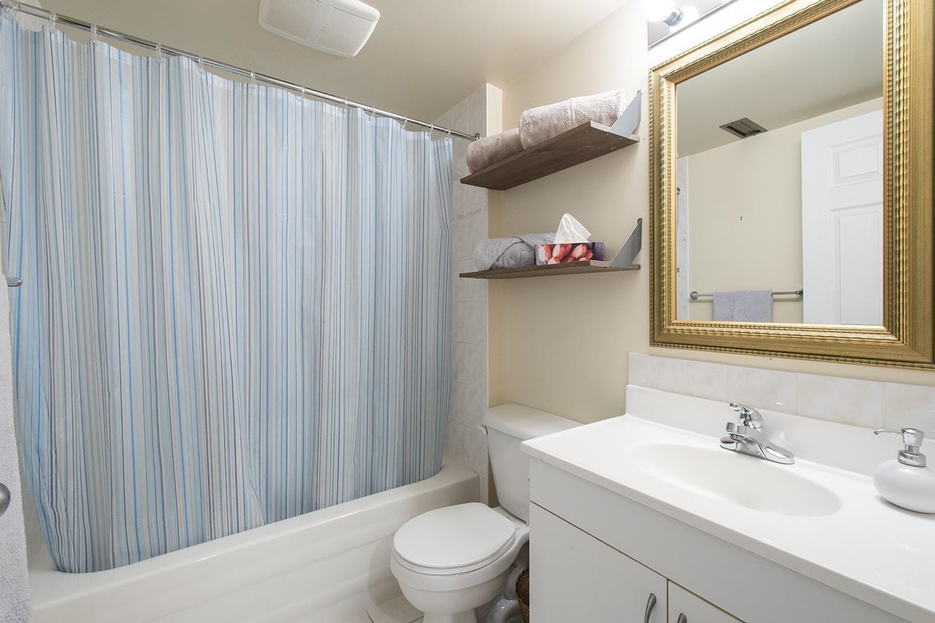 98637 at 3919 Frames Place, North Vancouver