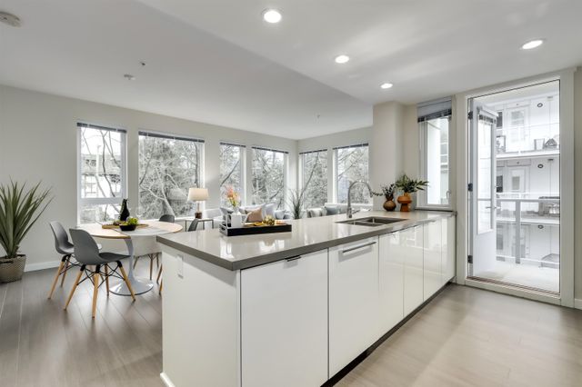 98702 at 313 - 277 1st Street W, North Vancouver