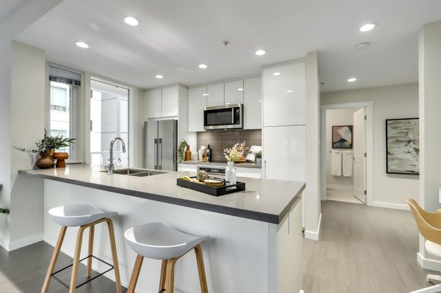 98726 at 313 - 277 1st Street W, North Vancouver