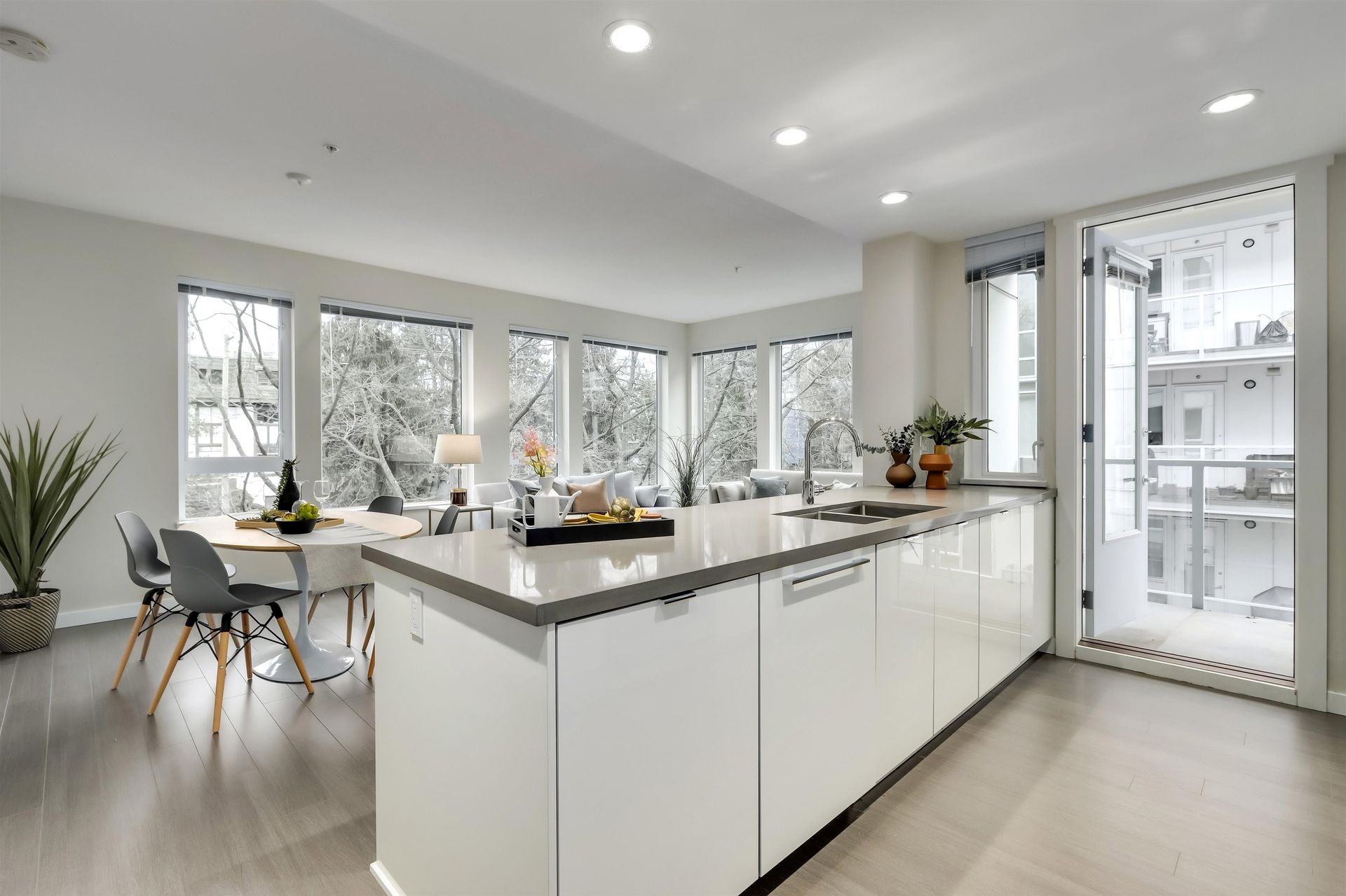 98702 at 313 - 277 1st Street W, North Vancouver