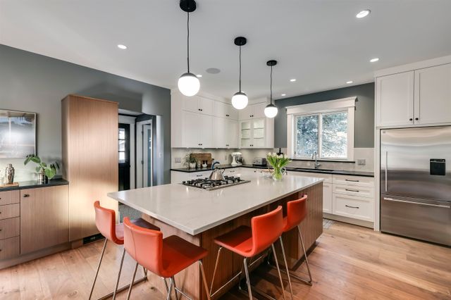 262680391-10 at 528 8th Street E, North Vancouver