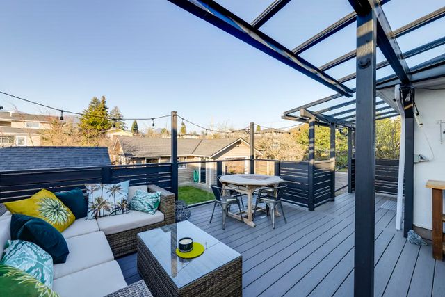 262680391-14 at 528 8th Street E, North Vancouver