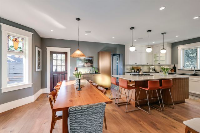 262680391-6 at 528 8th Street E, North Vancouver