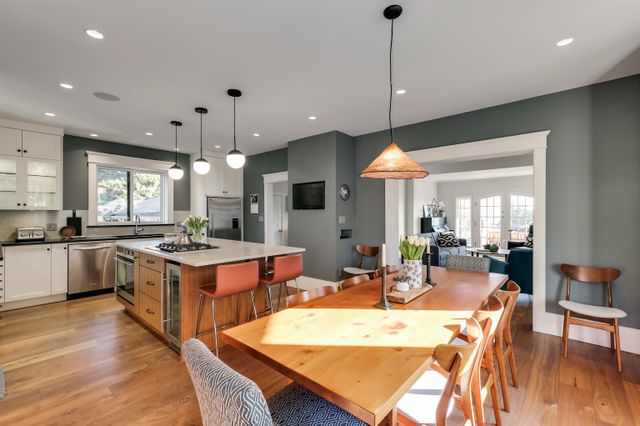 262680391-9 at 528 8th Street E, North Vancouver