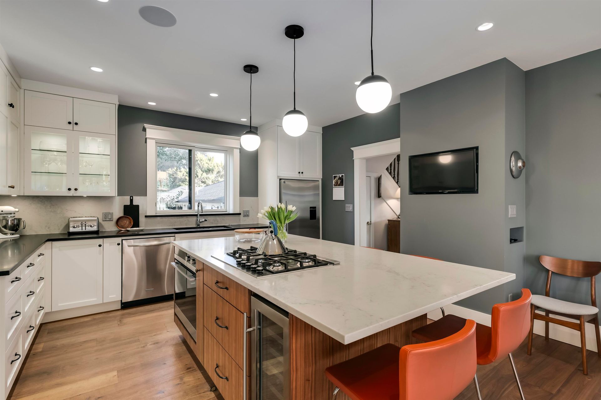 262680391-11 at 528 8th Street E, North Vancouver