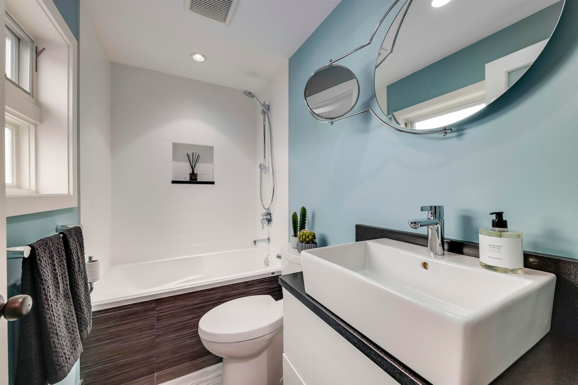 262680391-13 at 528 8th Street E, North Vancouver