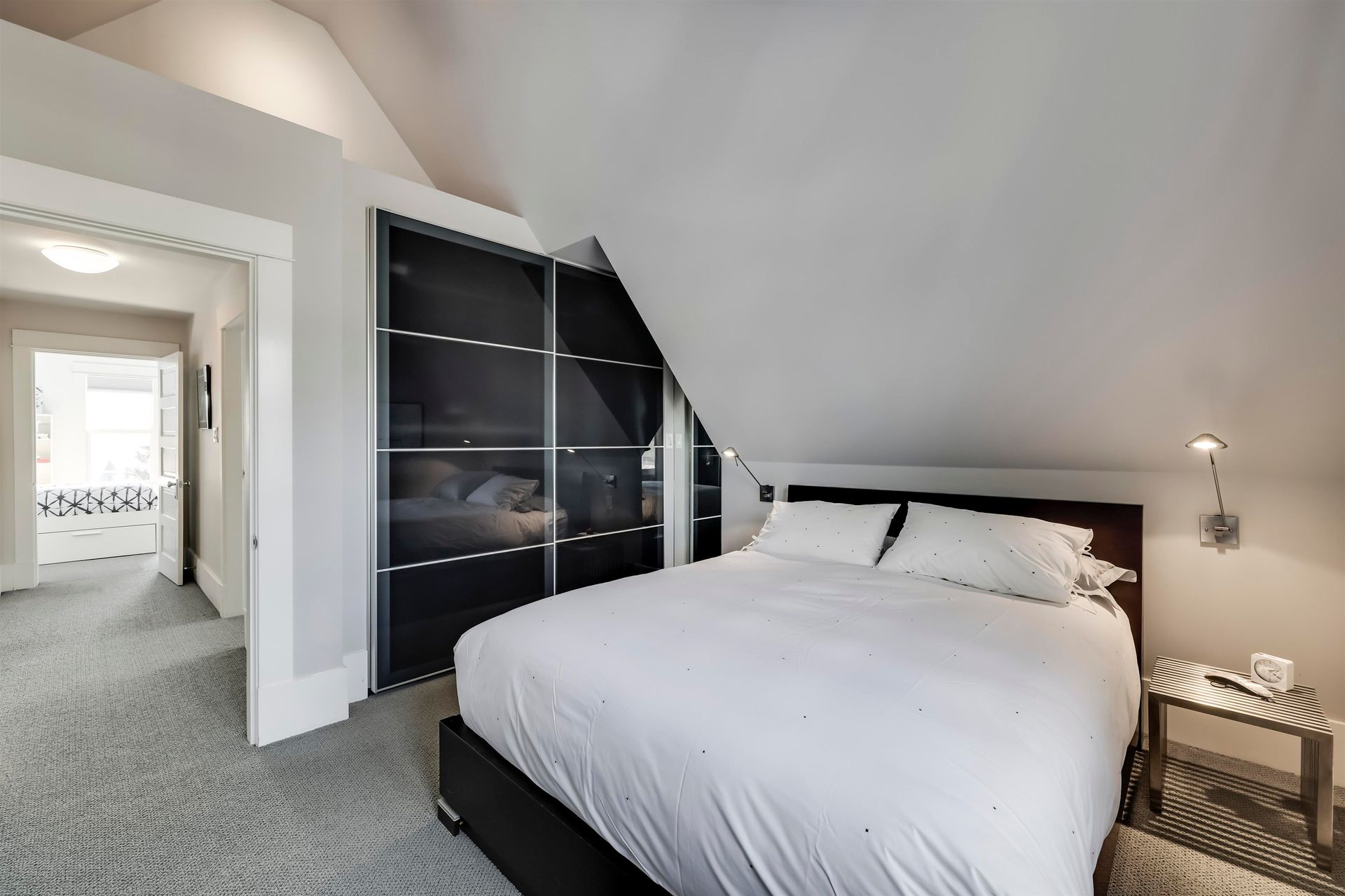 262680391-20 at 528 8th Street E, North Vancouver