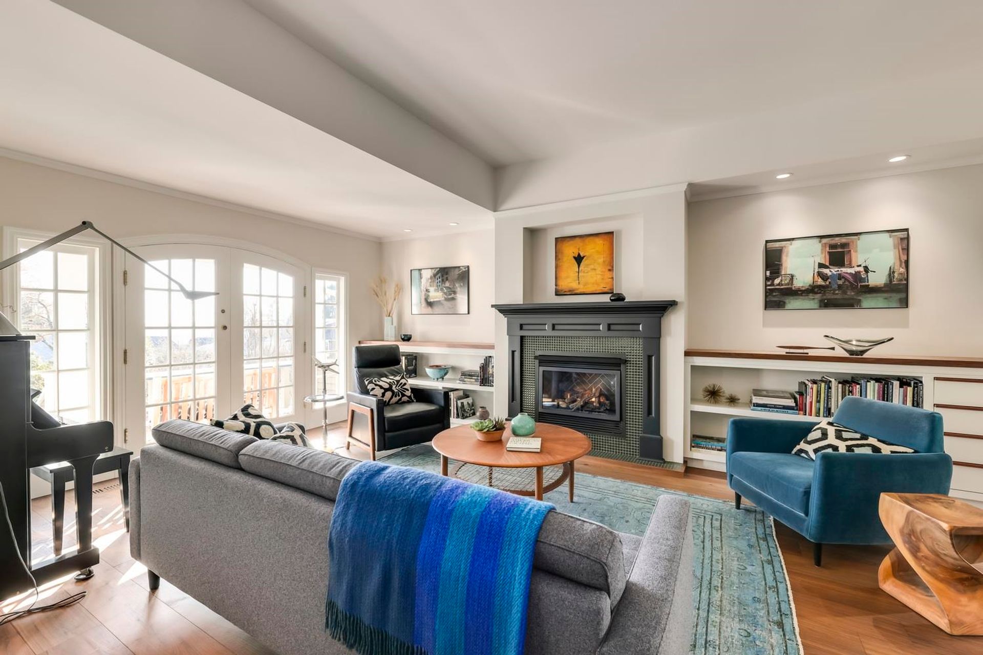 262680391-3 at 528 8th Street E, North Vancouver