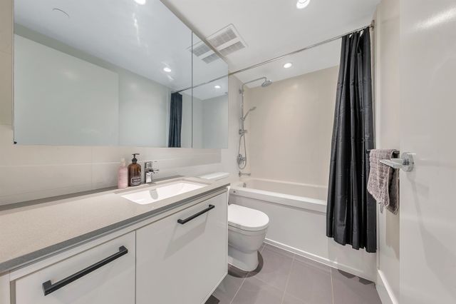 98832 at 902 - 680 Seylynn Crescent, North Vancouver