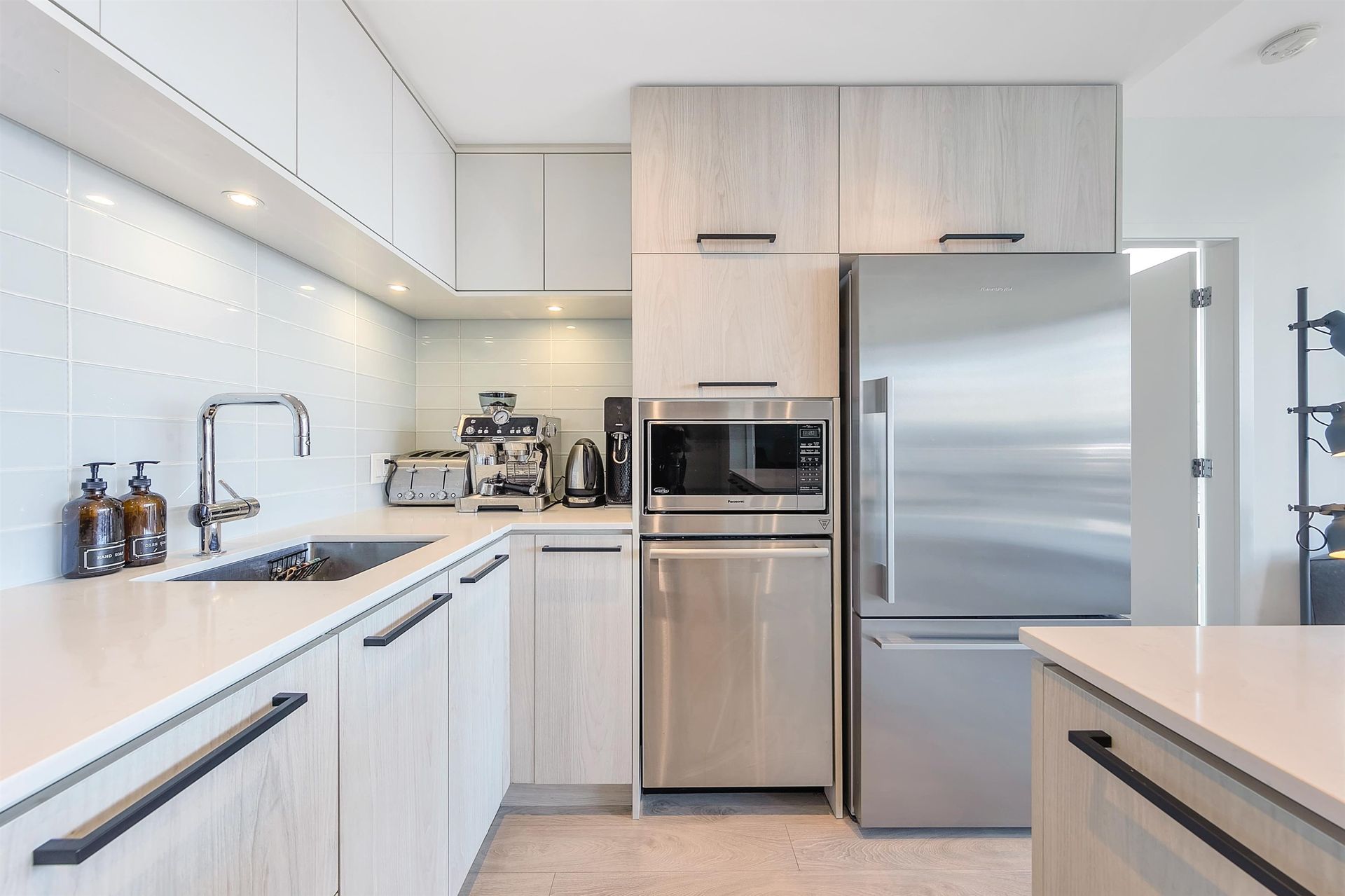 98844 at 902 - 680 Seylynn Crescent, North Vancouver