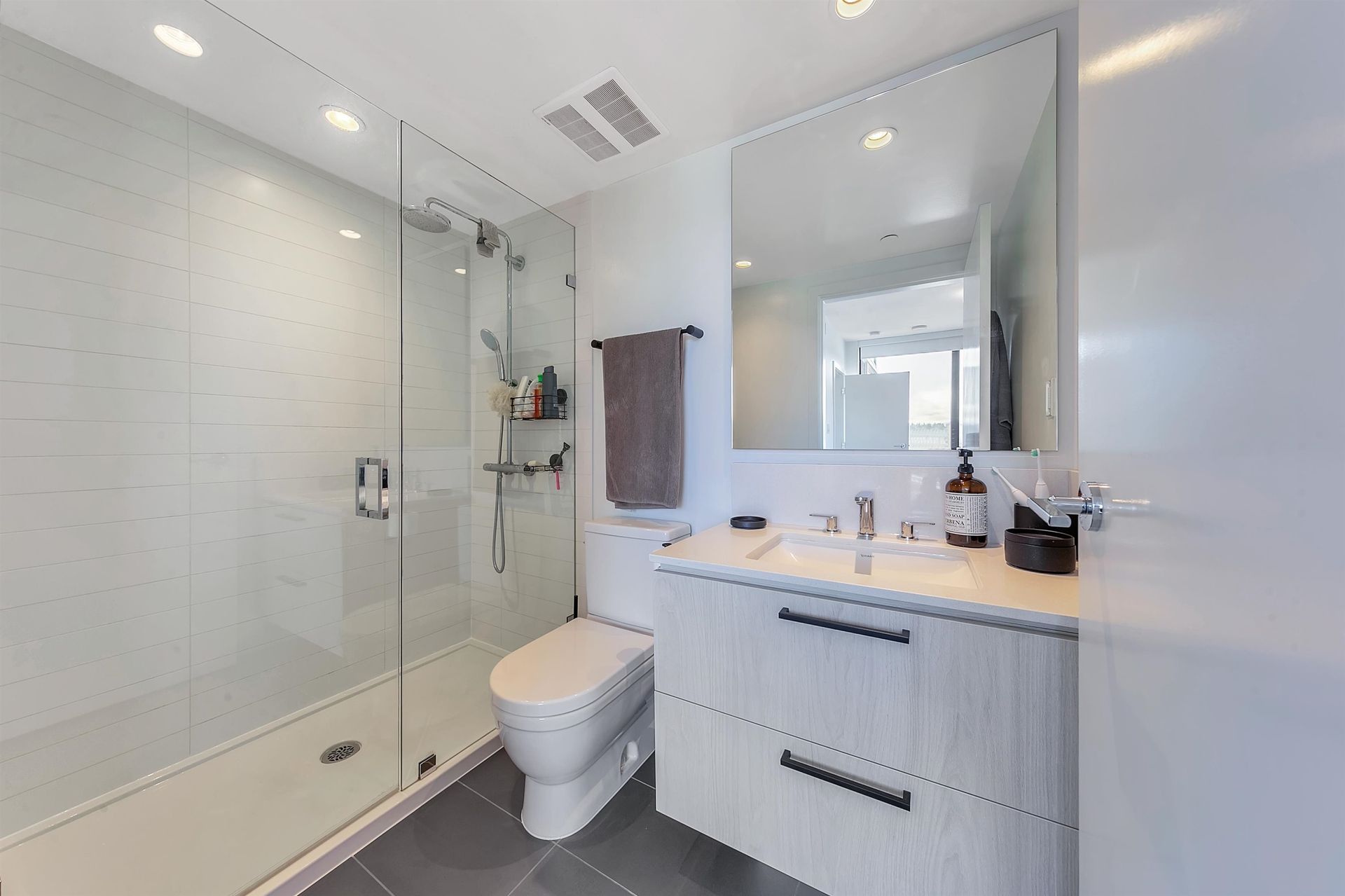 98884 at 902 - 680 Seylynn Crescent, North Vancouver