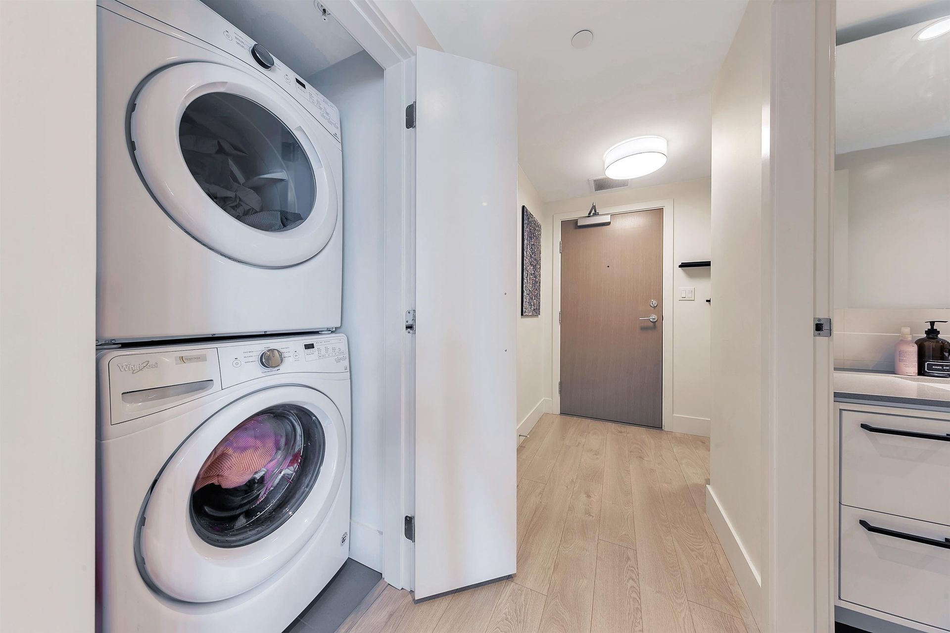 98888 at 902 - 680 Seylynn Crescent, North Vancouver