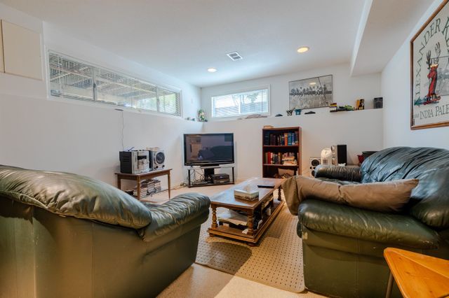 262695248-21 at 1314 Sunnyside Drive, North Vancouver