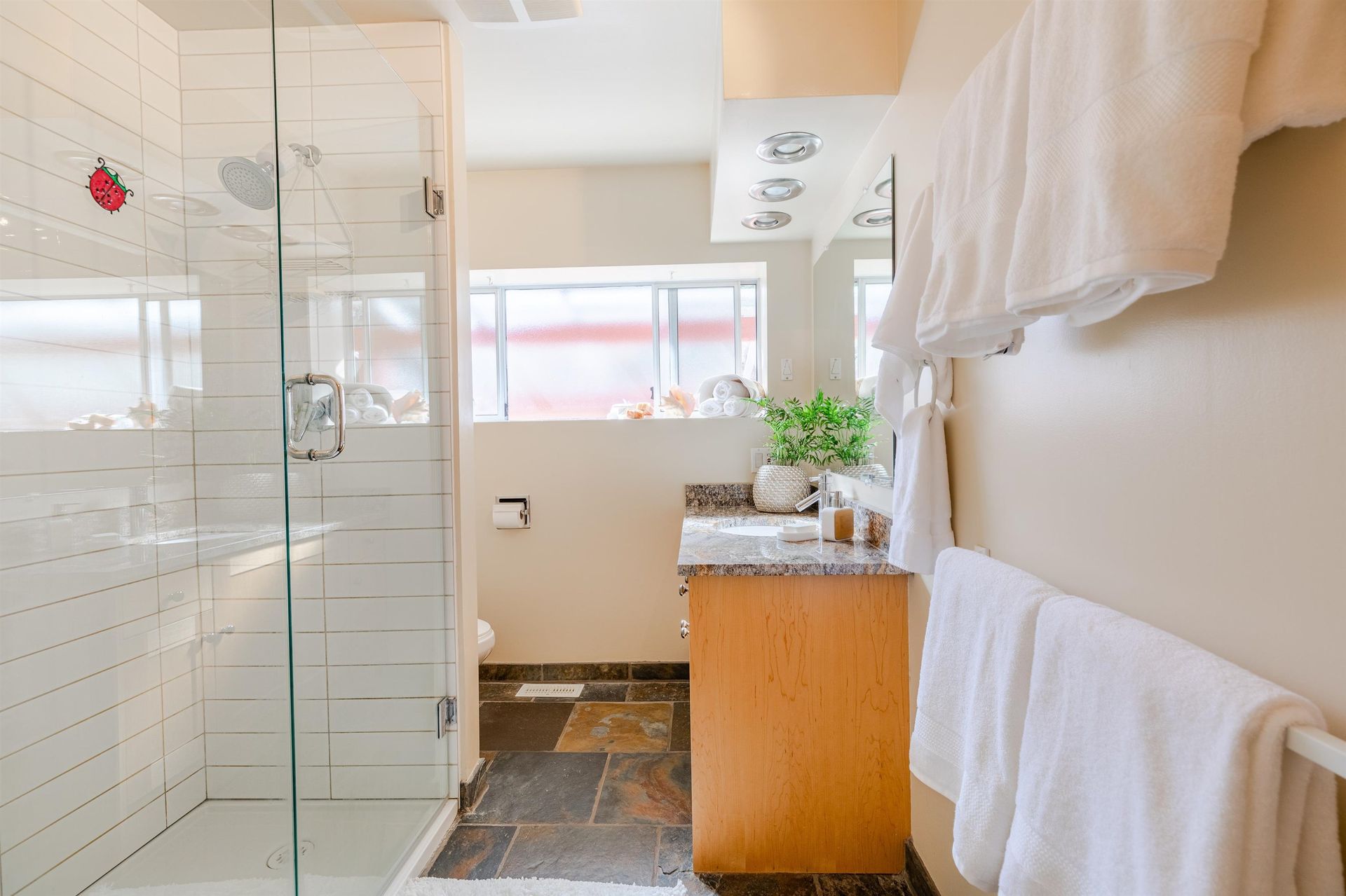 262695248-11 at 1314 Sunnyside Drive, North Vancouver