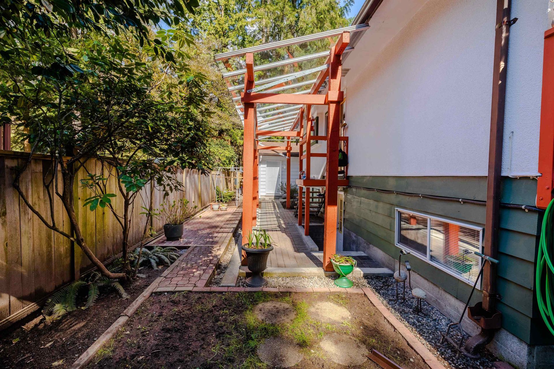 262695248-19 at 1314 Sunnyside Drive, North Vancouver