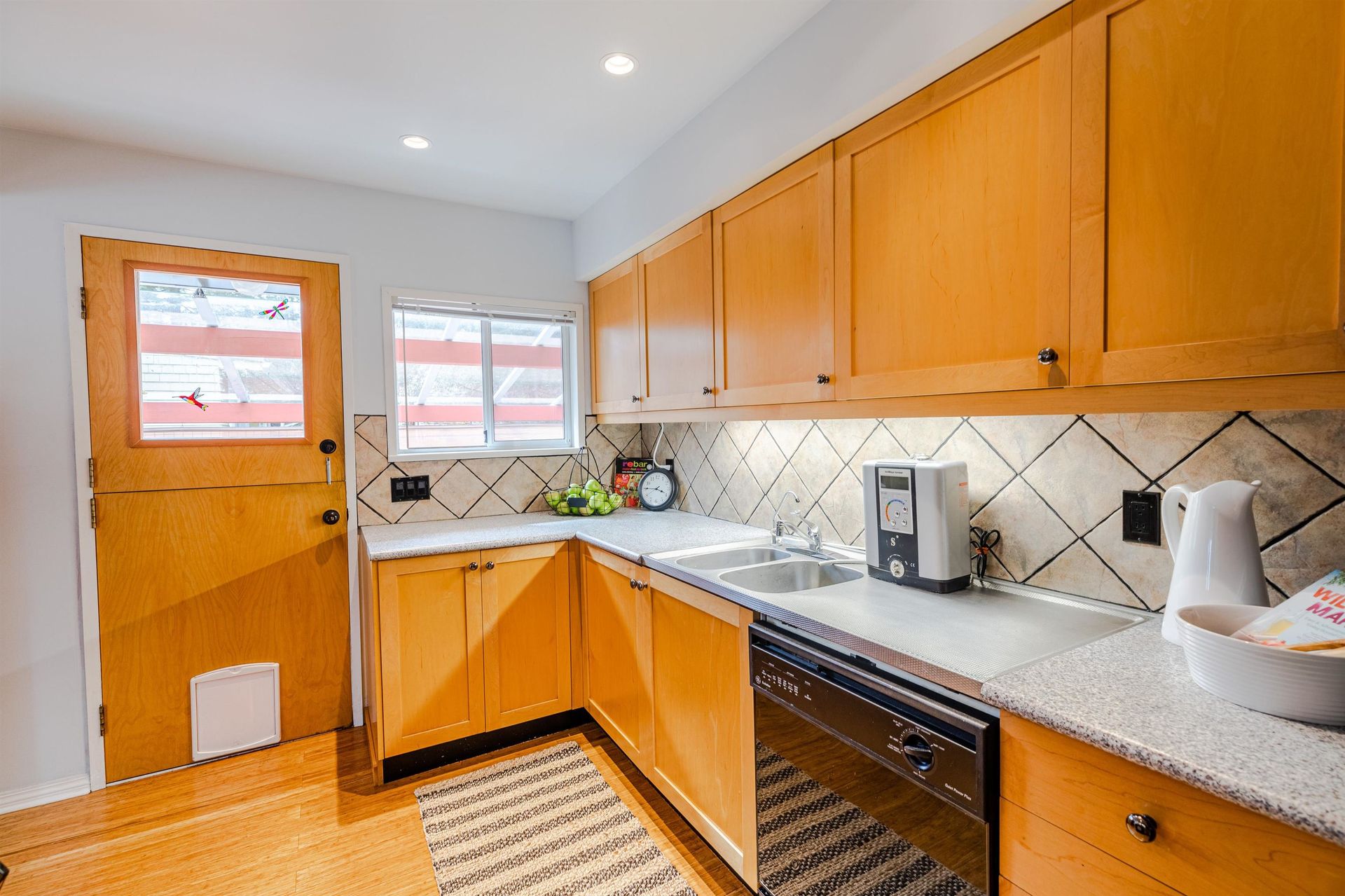 262695248-7 at 1314 Sunnyside Drive, North Vancouver