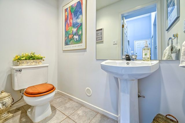 262709102-8 at 2534 Western Avenue, North Vancouver