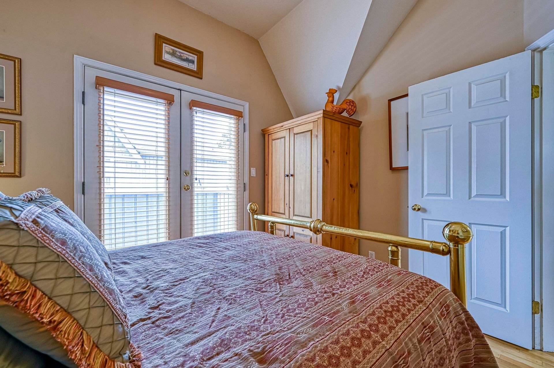 262709102-12 at 2534 Western Avenue, North Vancouver