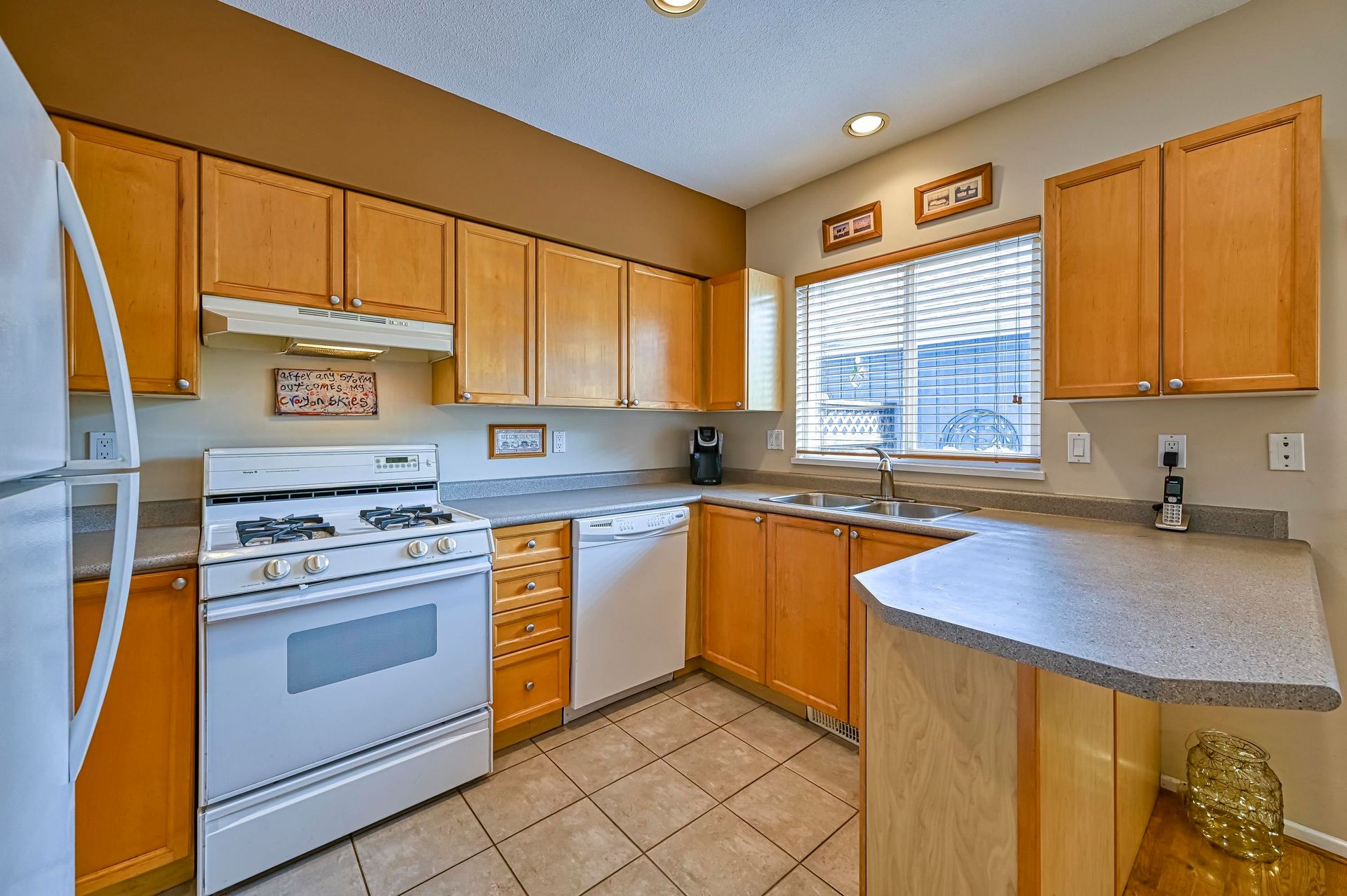 262709102-6 at 2534 Western Avenue, North Vancouver