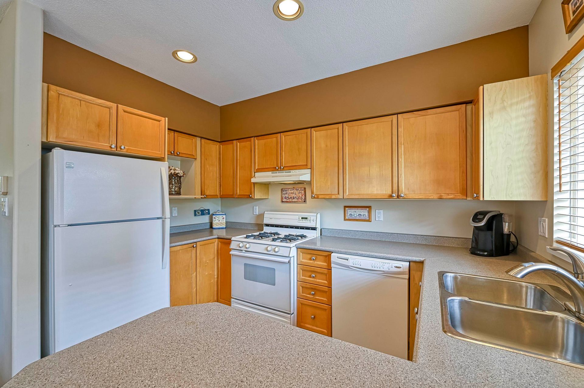 262709102-7 at 2534 Western Avenue, North Vancouver