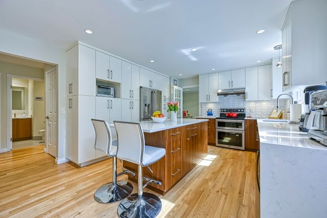 262717085-10 at 2688 Tempe Knoll Drive, North Vancouver