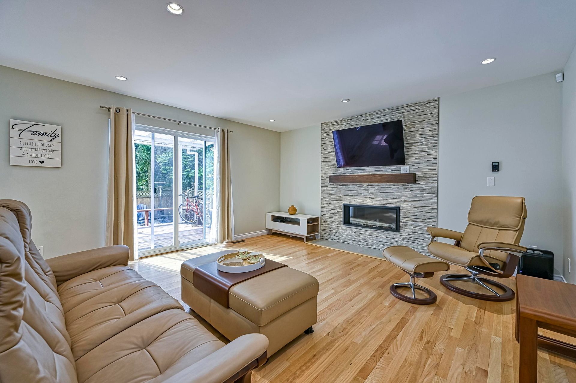 262717085-11 at 2688 Tempe Knoll Drive, North Vancouver