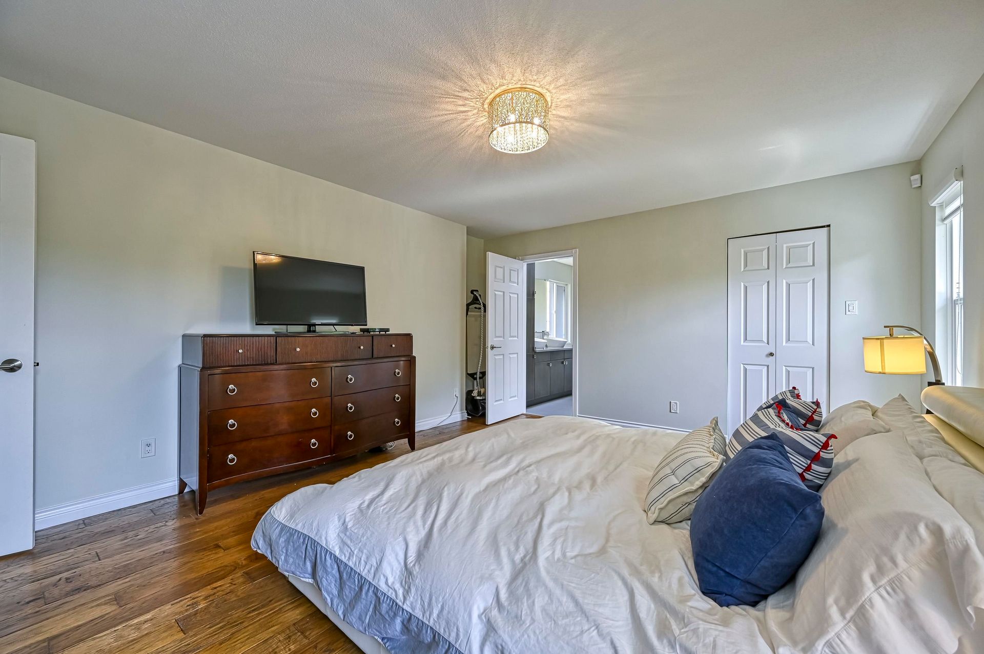 262717085-17 at 2688 Tempe Knoll Drive, North Vancouver