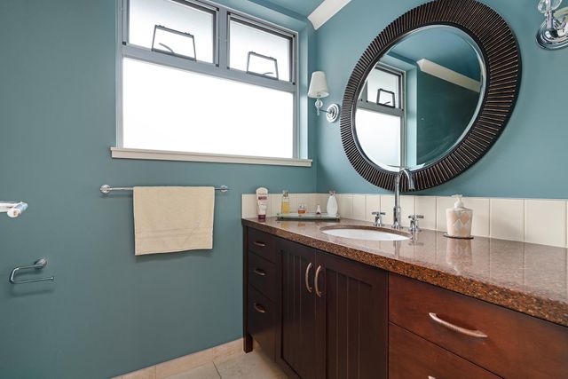 262681840-16 at 7 - 1140 25th Street, West Vancouver