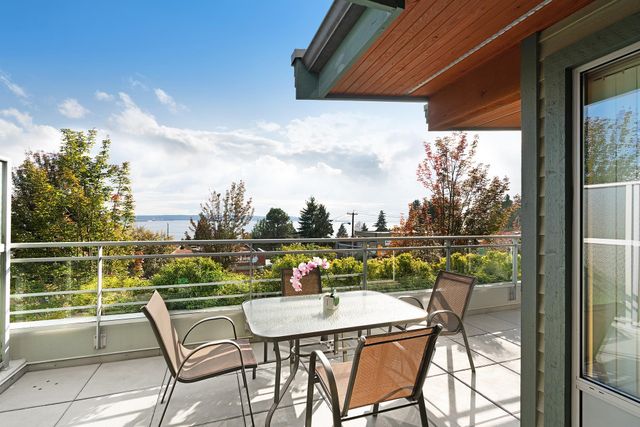 262681840-20 at 7 - 1140 25th Street, West Vancouver