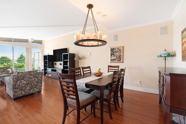 262681840-9 at 7 - 1140 25th Street, West Vancouver