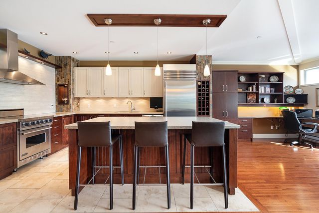 262681840 at 7 - 1140 25th Street, West Vancouver