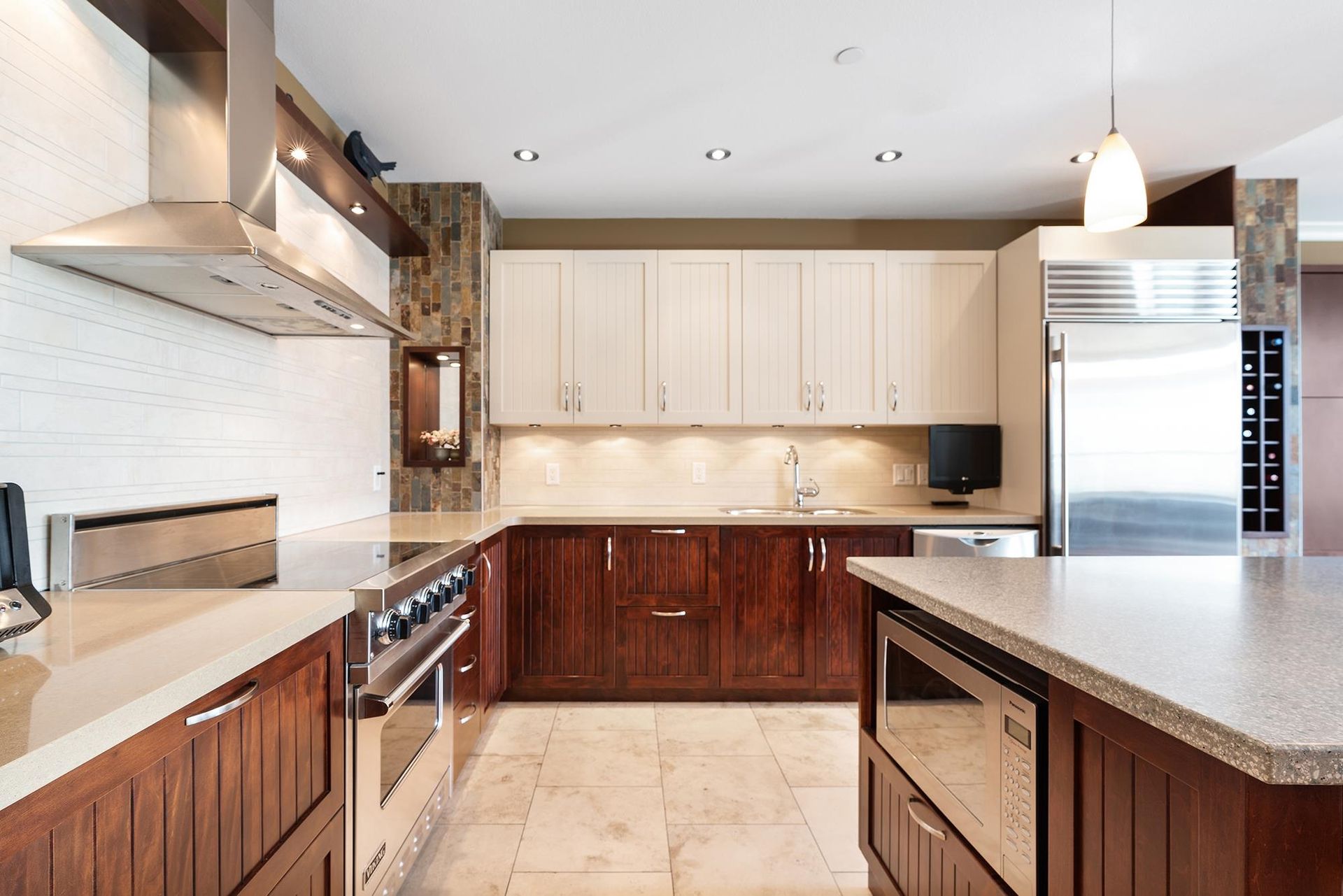 262681840-11 at 7 - 1140 25th Street, West Vancouver