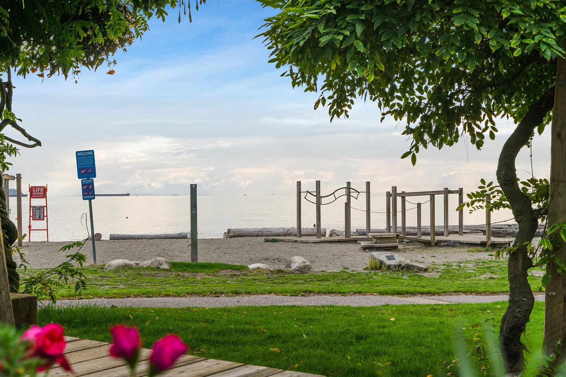 262681840-28 at 7 - 1140 25th Street, West Vancouver