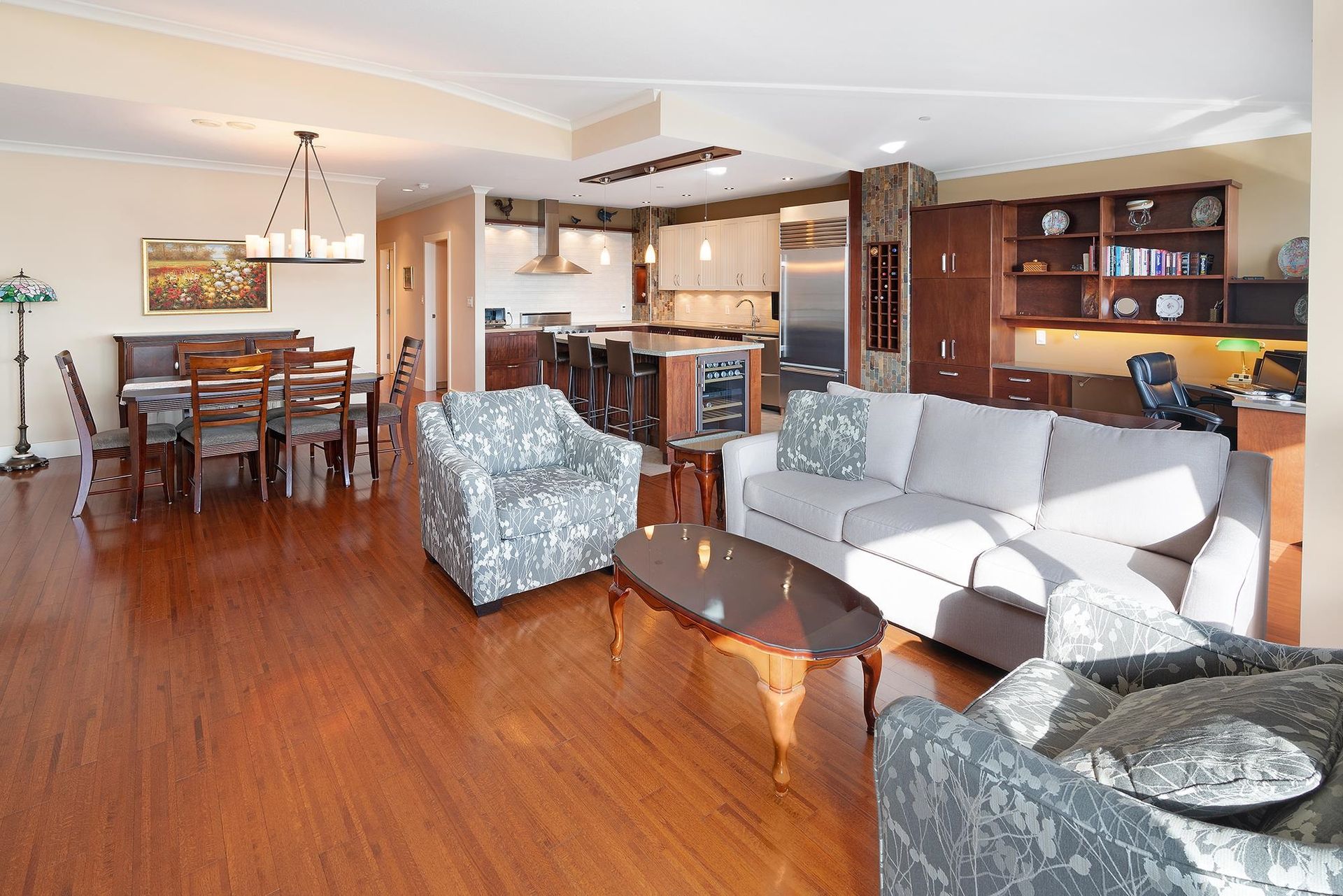 262681840-4 at 7 - 1140 25th Street, West Vancouver