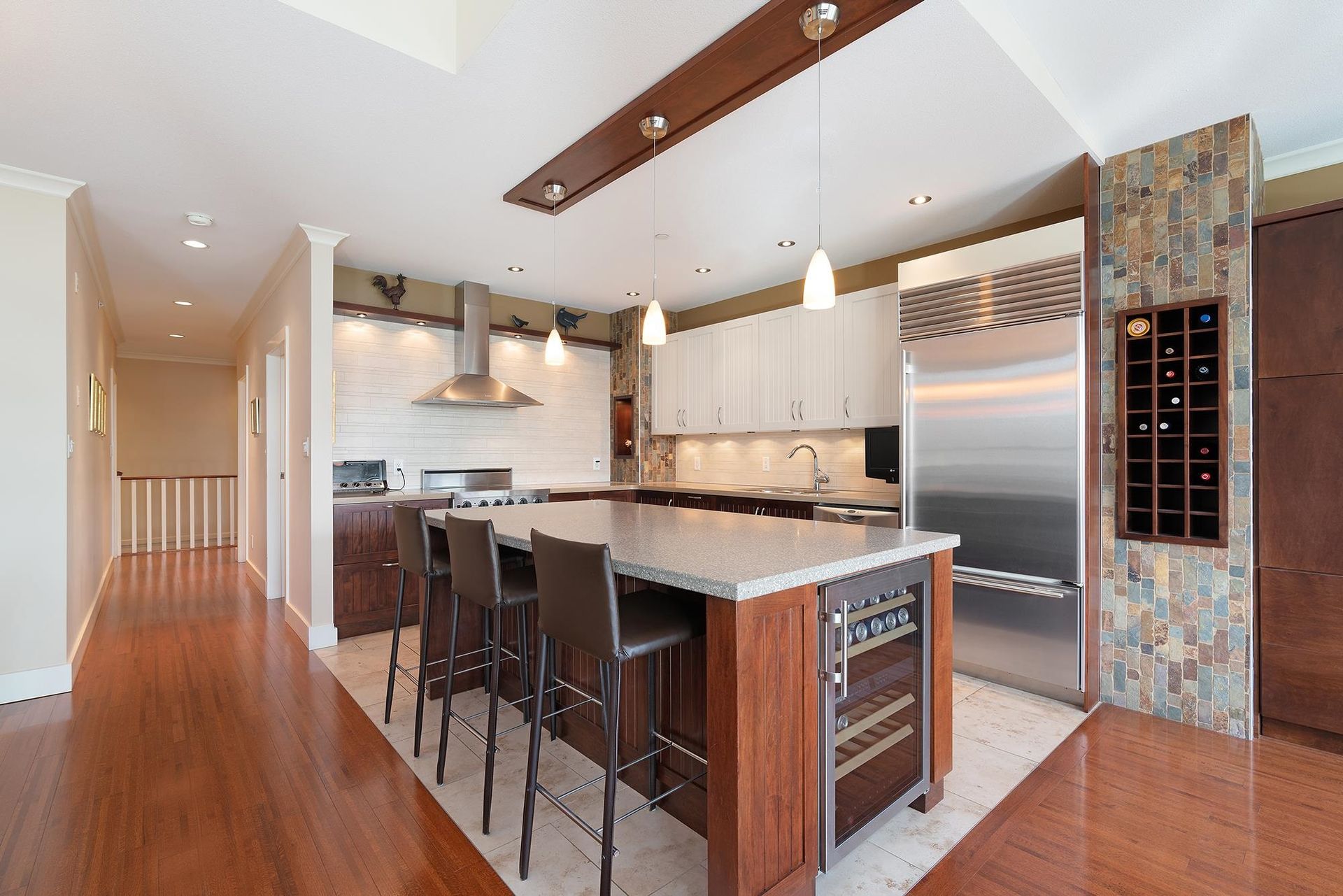 262681840-6 at 7 - 1140 25th Street, West Vancouver