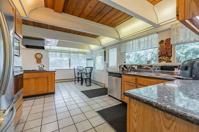 262718975-10 at 1515 Palmerston Avenue, West Vancouver