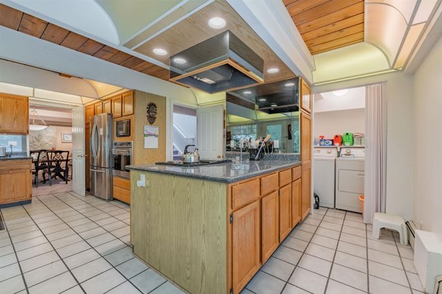 262718975-11 at 1515 Palmerston Avenue, West Vancouver