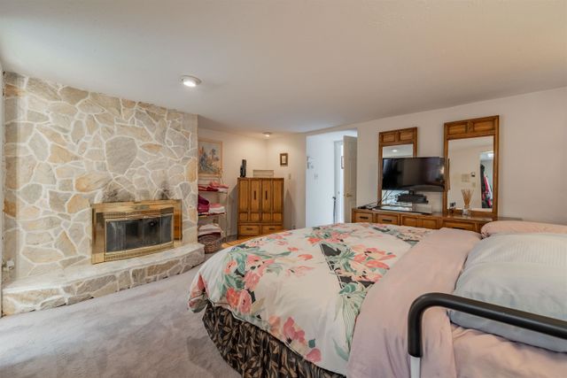 262718975-15 at 1515 Palmerston Avenue, West Vancouver