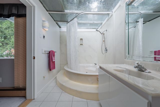 262718975-19 at 1515 Palmerston Avenue, West Vancouver