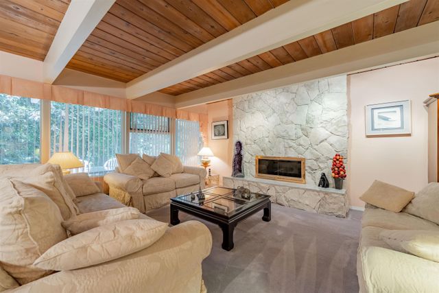 262718975-3 at 1515 Palmerston Avenue, West Vancouver