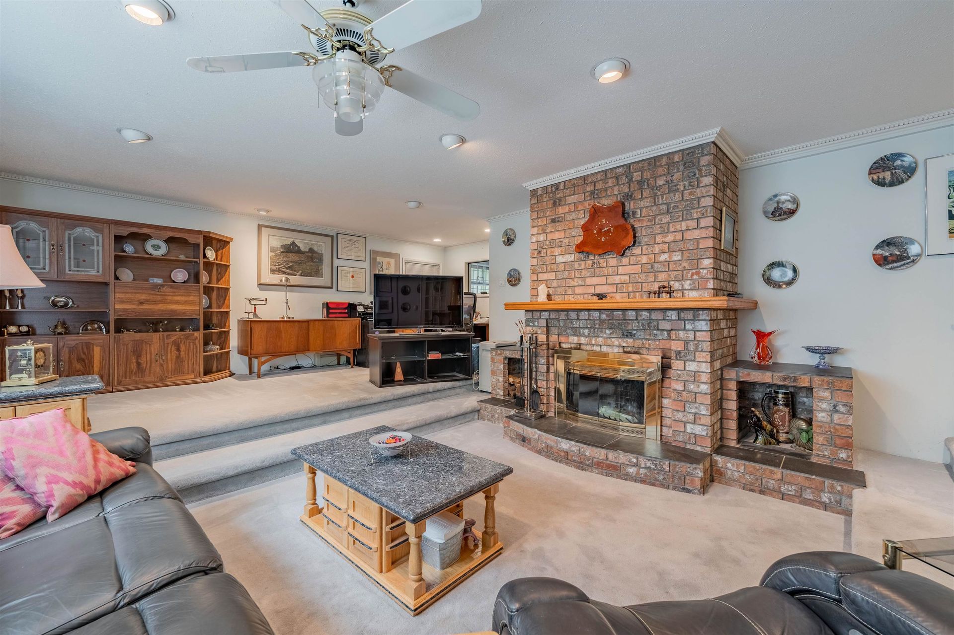 262718975-7 at 1515 Palmerston Avenue, West Vancouver