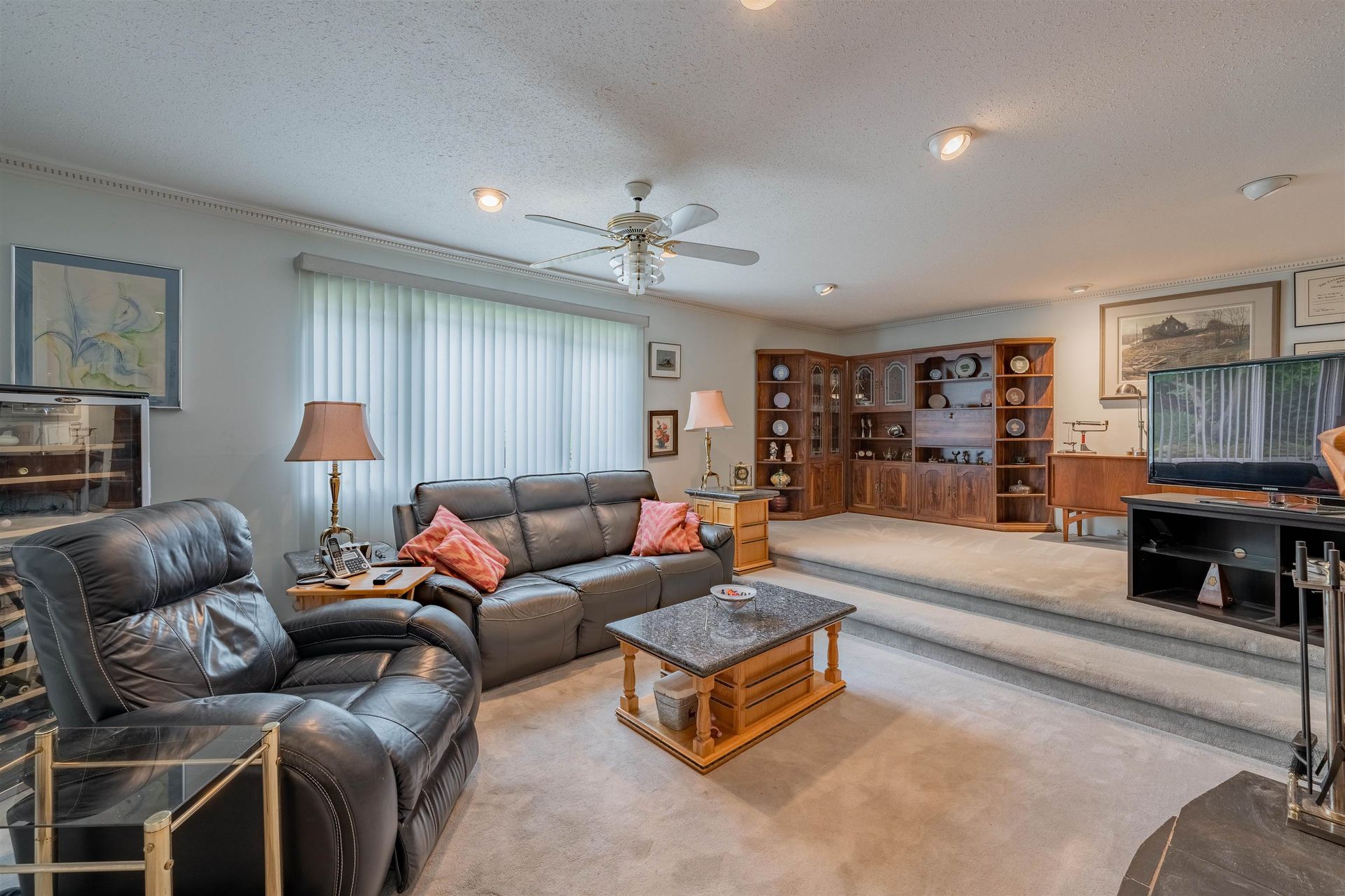 262718975-8 at 1515 Palmerston Avenue, West Vancouver