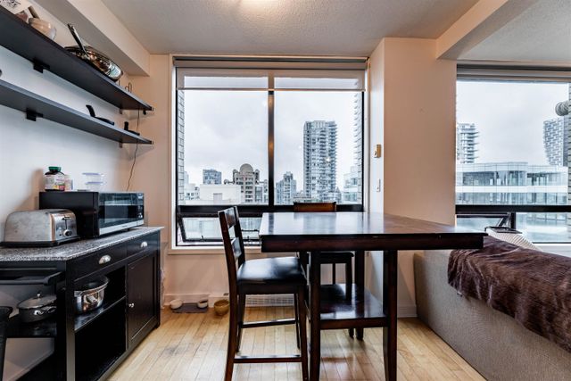 262719630-11 at 1703 - 1003 Burnaby Street, Vancouver West