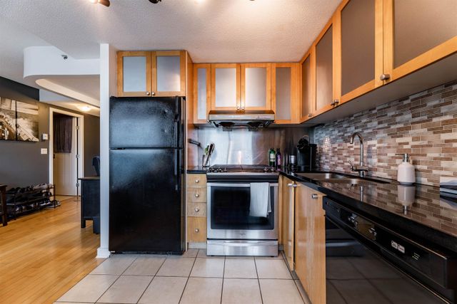 262719630-14 at 1703 - 1003 Burnaby Street, Vancouver West