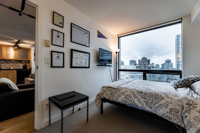 262719630-19 at 1703 - 1003 Burnaby Street, Vancouver West